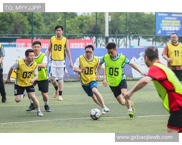 大长腿足球明星的魅力与成就揭秘，如何在绿茵场上展现完美身姿与技巧